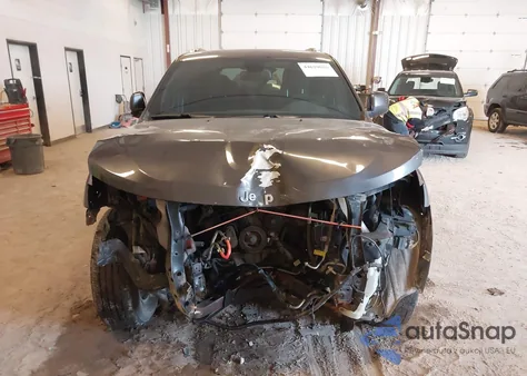 2015 Jeep Grand Cherokee Laredo z USA, uszkodzony, nr VIN 1C4RJFAG3FC793949